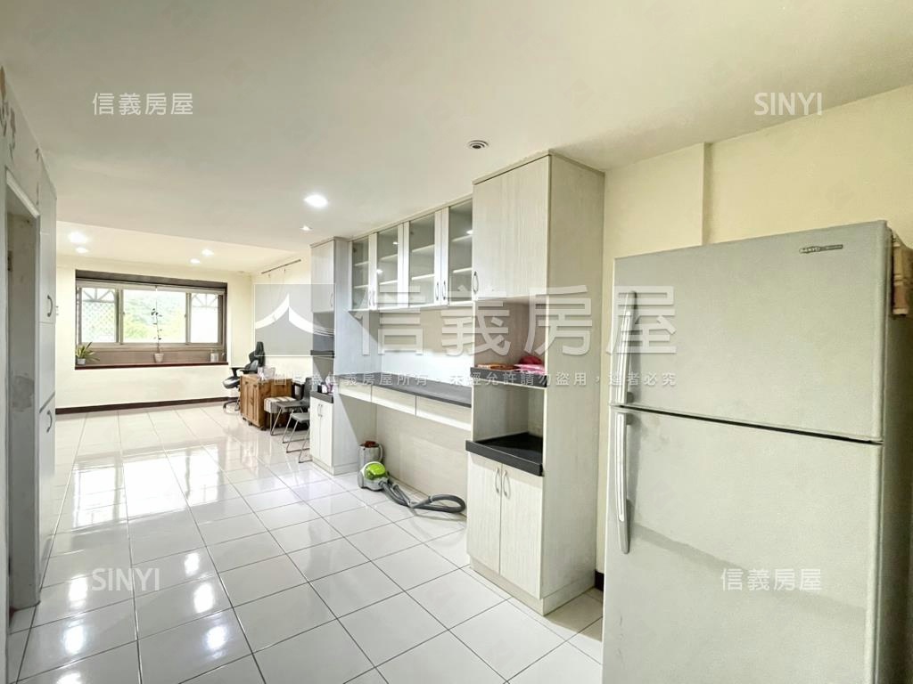 碧潭邊間公寓２樓房屋室內格局與周邊環境