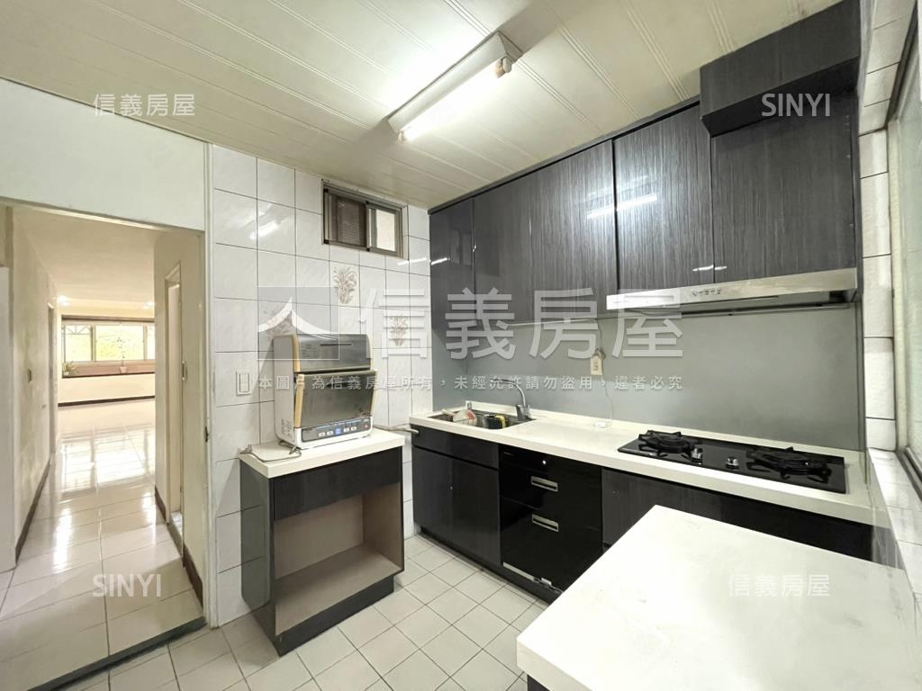 碧潭邊間公寓２樓房屋室內格局與周邊環境