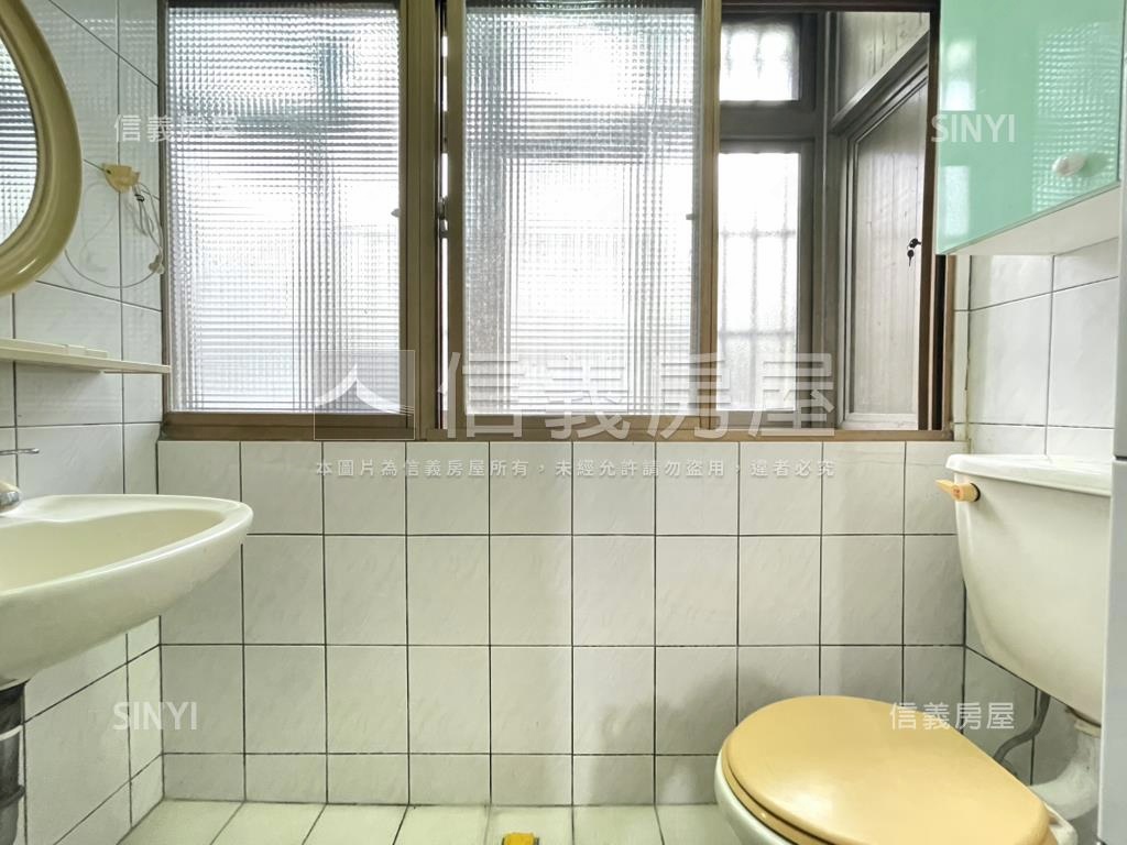 碧潭邊間公寓２樓房屋室內格局與周邊環境