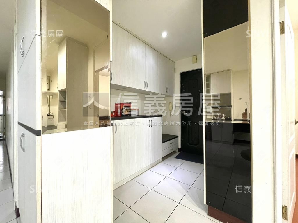 碧潭邊間公寓２樓房屋室內格局與周邊環境