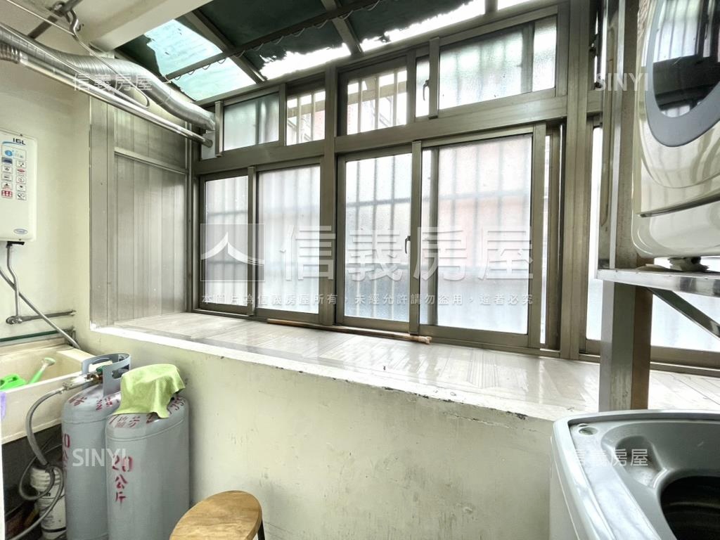 碧潭邊間公寓２樓房屋室內格局與周邊環境