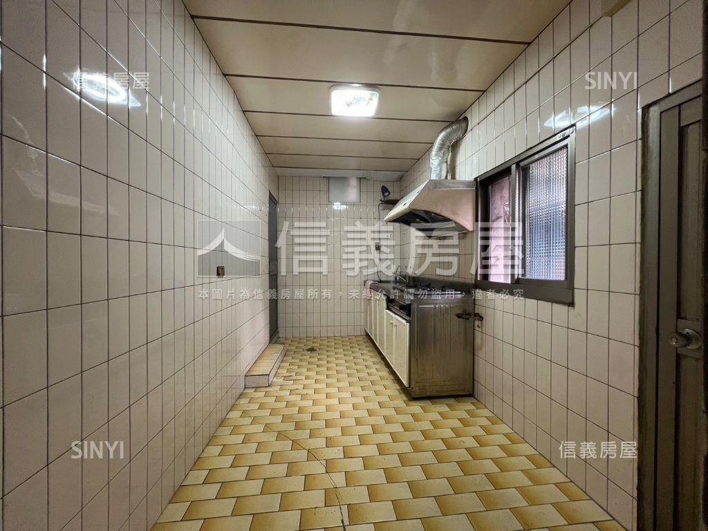 南勢角方正邊間一樓房屋室內格局與周邊環境