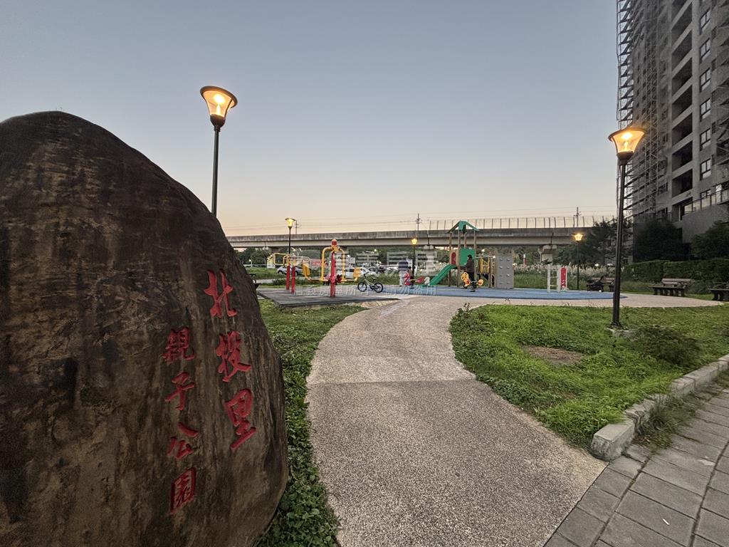 蛋黃區經典藏月三房車位房屋室內格局與周邊環境