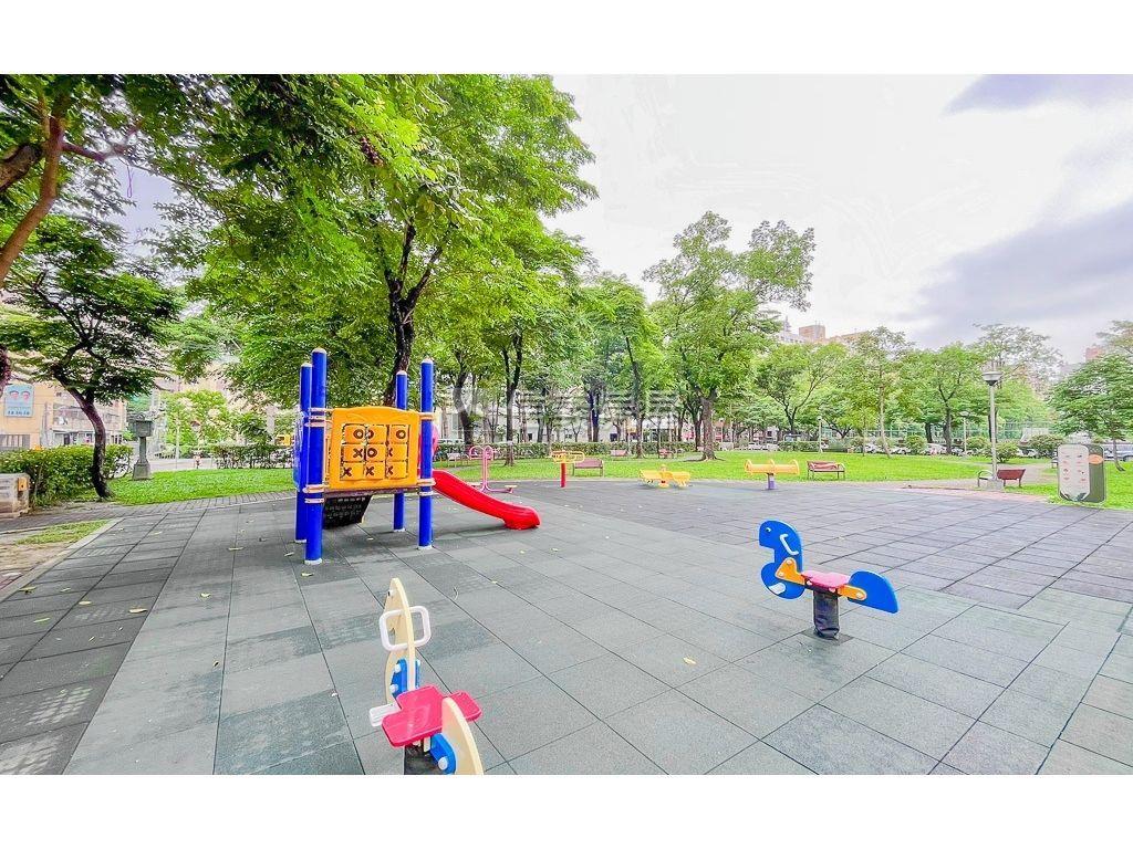 福星公園質感社區魔術空間房屋室內格局與周邊環境