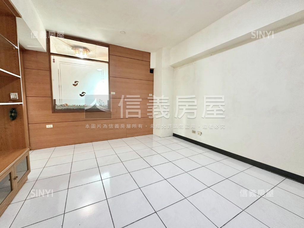 低總價首選。藝文三房車位房屋室內格局與周邊環境