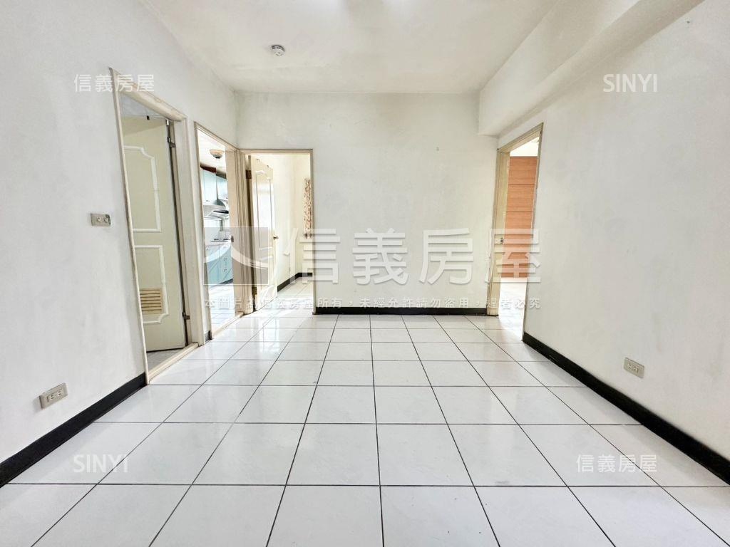 低總價首選。藝文三房車位房屋室內格局與周邊環境