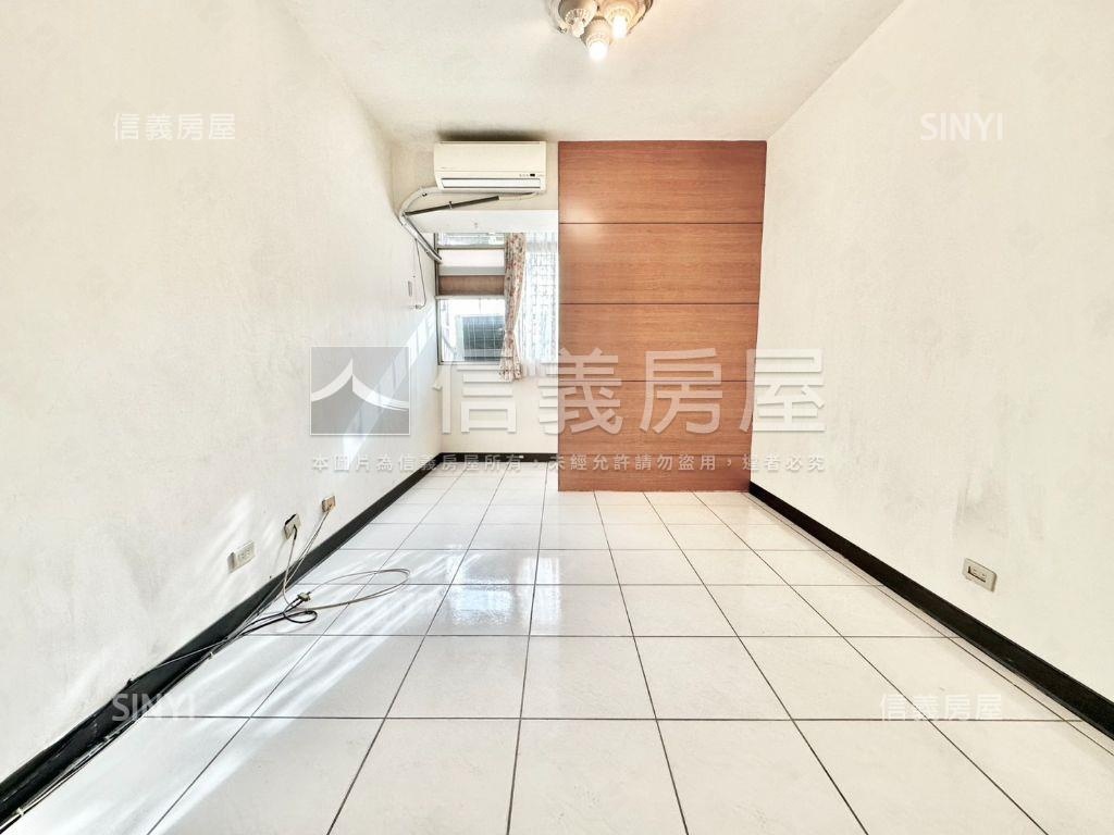 低總價首選。藝文三房車位房屋室內格局與周邊環境