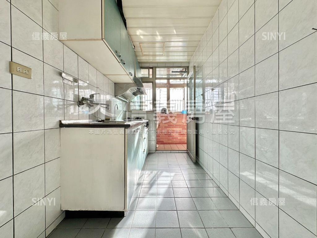 低總價首選。藝文三房車位房屋室內格局與周邊環境