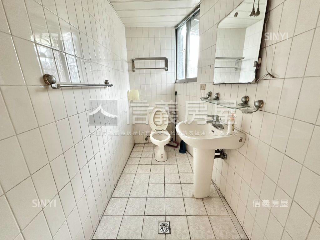 低總價首選。藝文三房車位房屋室內格局與周邊環境