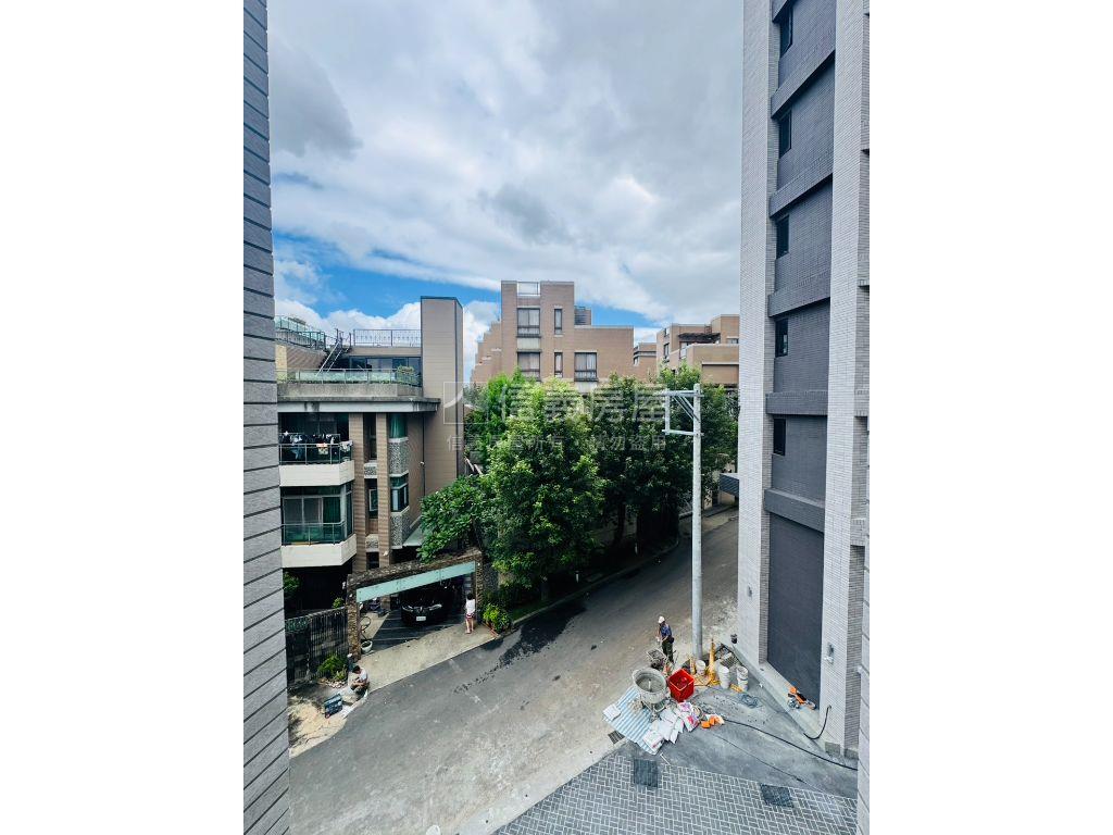 樾山丘新成兩房平車房屋室內格局與周邊環境