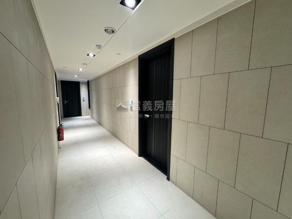 樾山丘新成兩房平車房屋室內格局與周邊環境