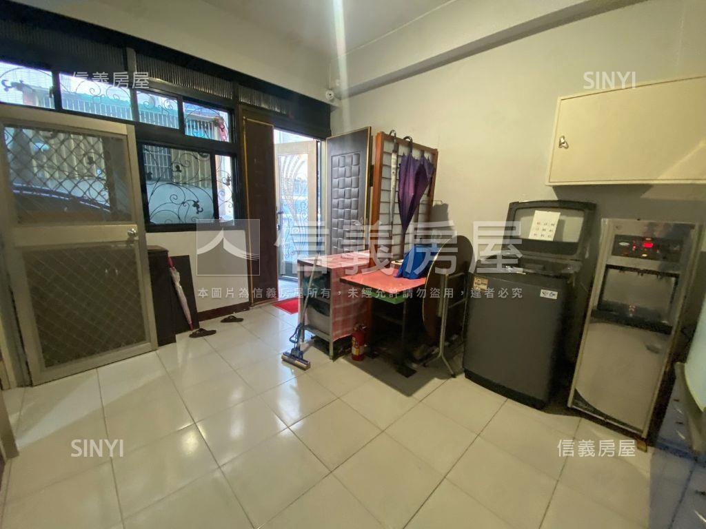 潭子約七米面寬朝南透店房屋室內格局與周邊環境