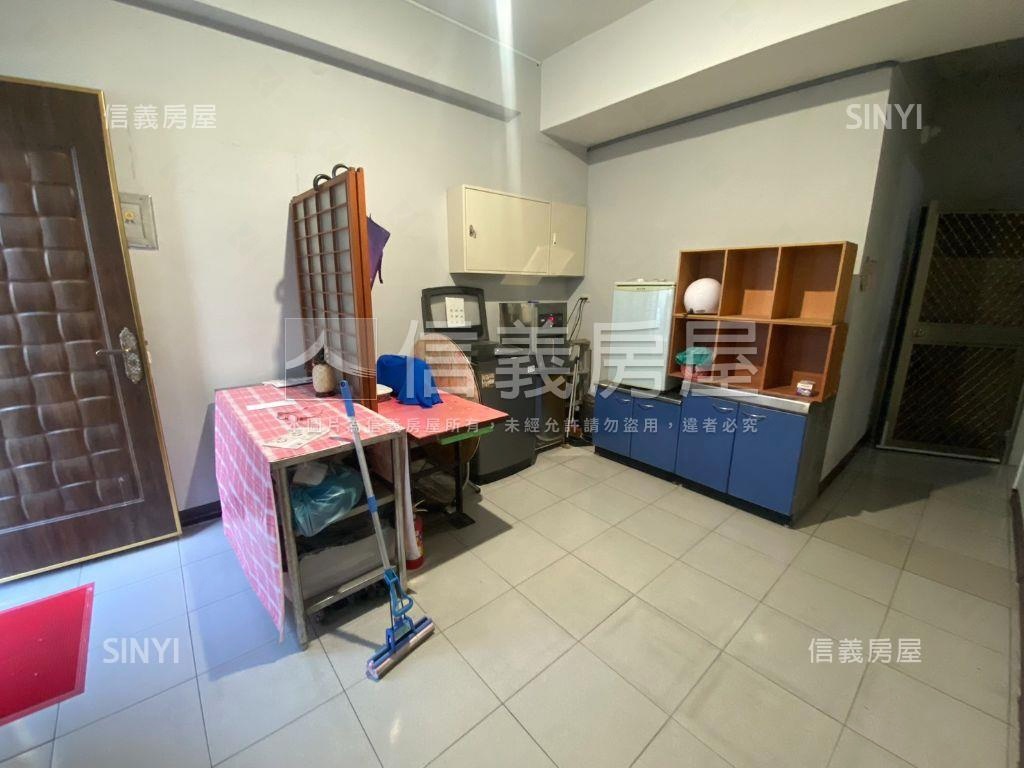 潭子約七米面寬朝南透店房屋室內格局與周邊環境