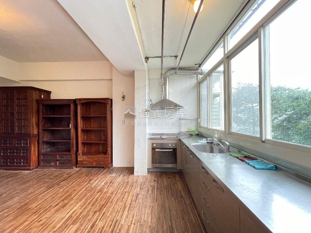 花園新城山景美宅房屋室內格局與周邊環境