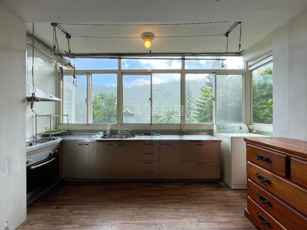 花園新城山景美宅房屋室內格局與周邊環境
