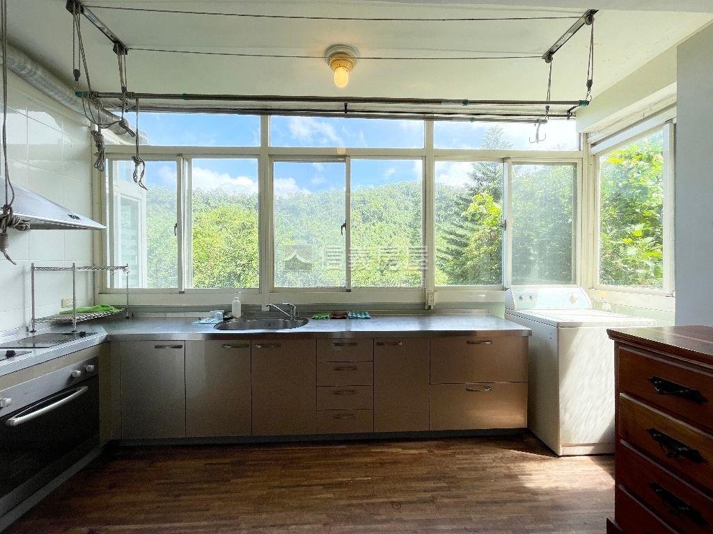 花園新城山景美宅房屋室內格局與周邊環境
