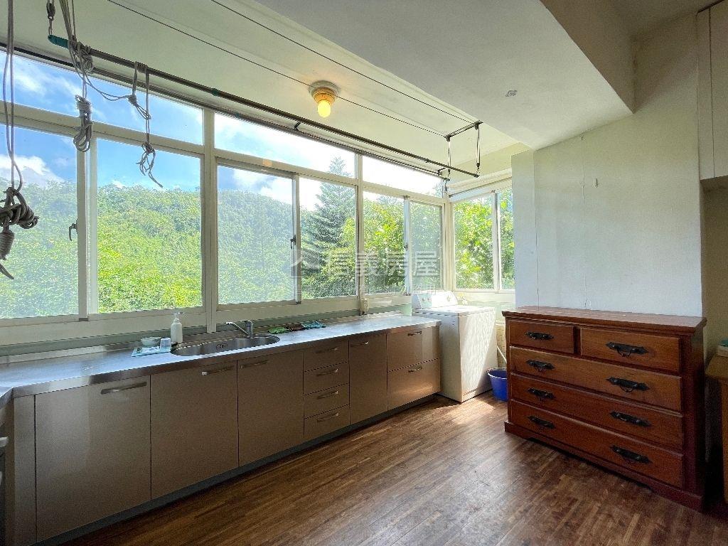 花園新城山景美宅房屋室內格局與周邊環境