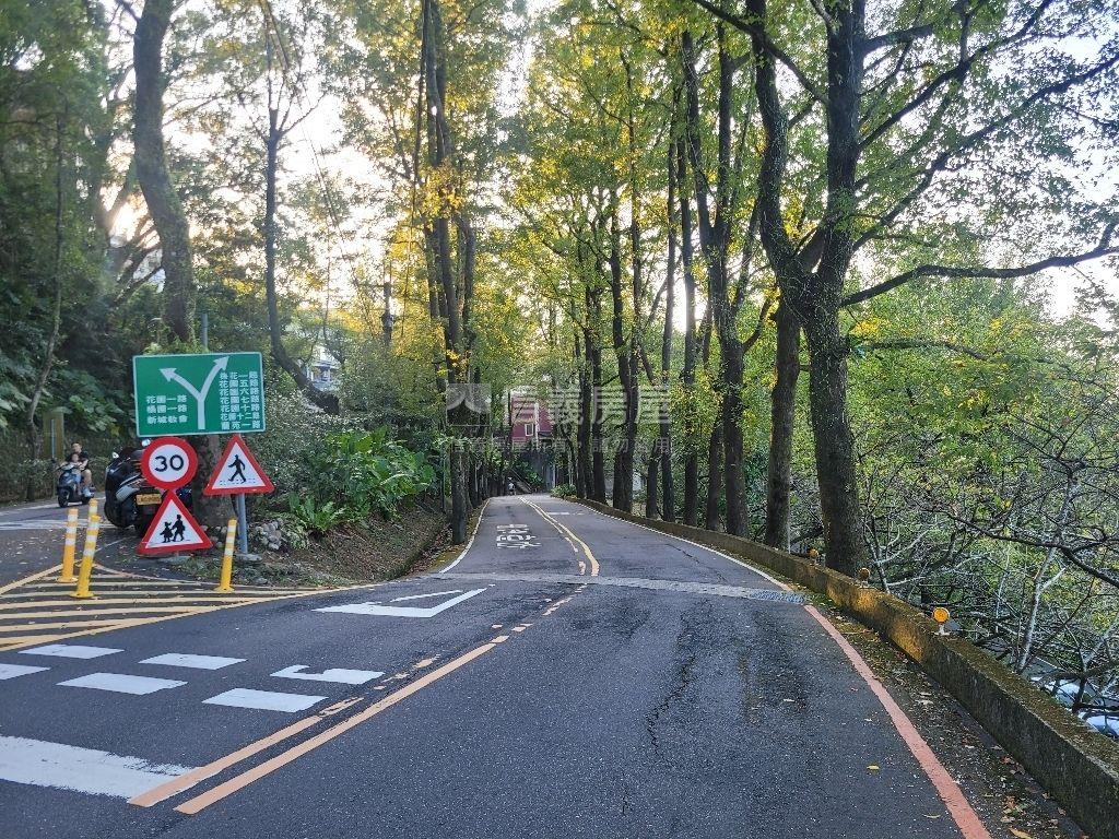 花園新城山景美宅房屋室內格局與周邊環境