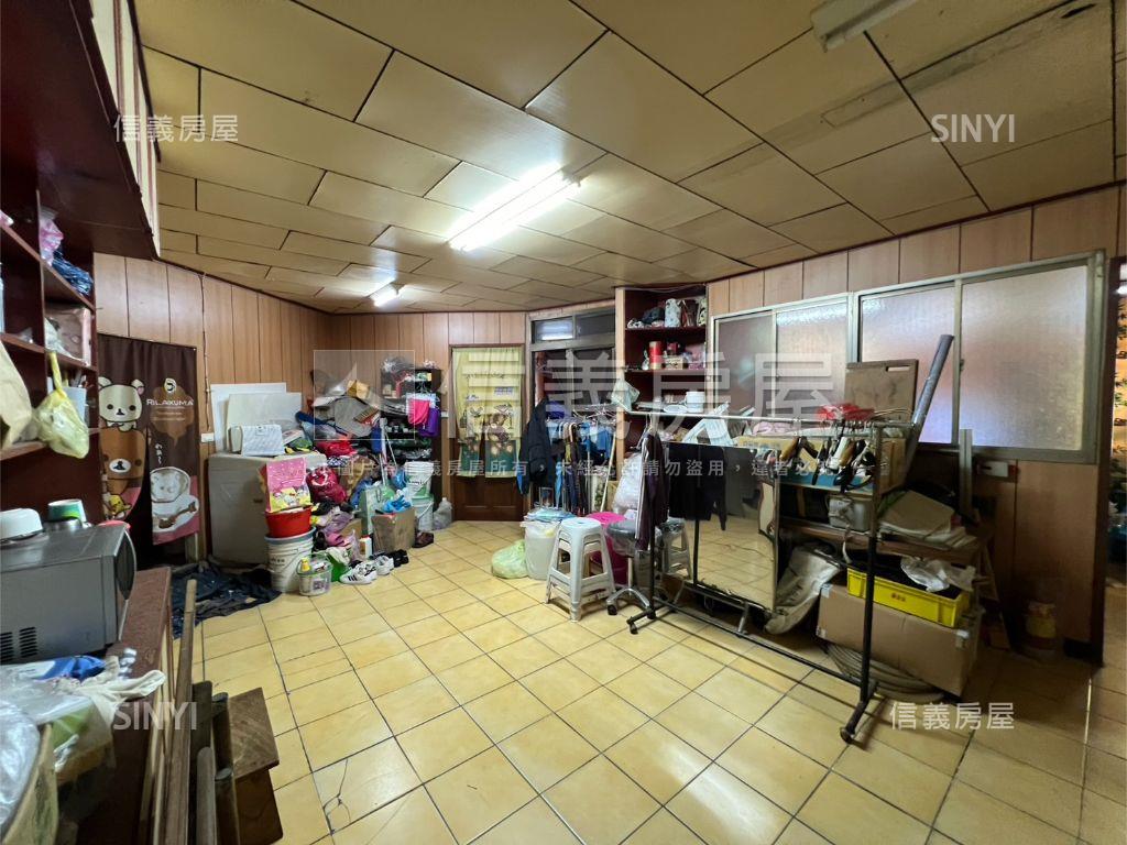 近未來棕線捷運站公寓房屋室內格局與周邊環境