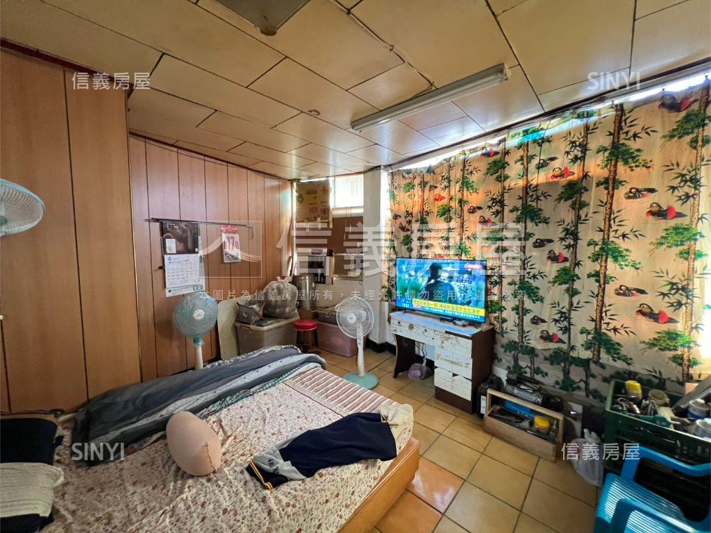 近未來棕線捷運站公寓房屋室內格局與周邊環境