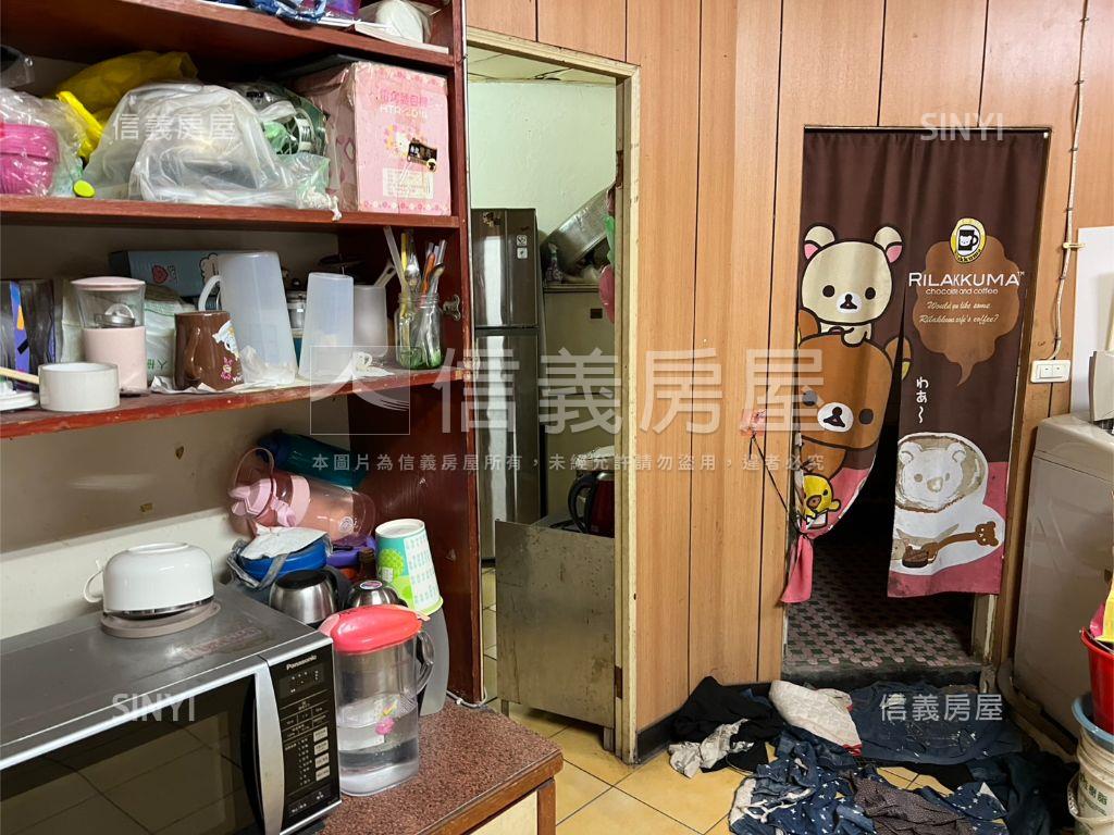 近未來棕線捷運站公寓房屋室內格局與周邊環境