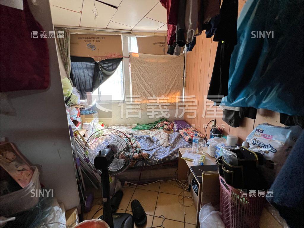 近未來棕線捷運站公寓房屋室內格局與周邊環境