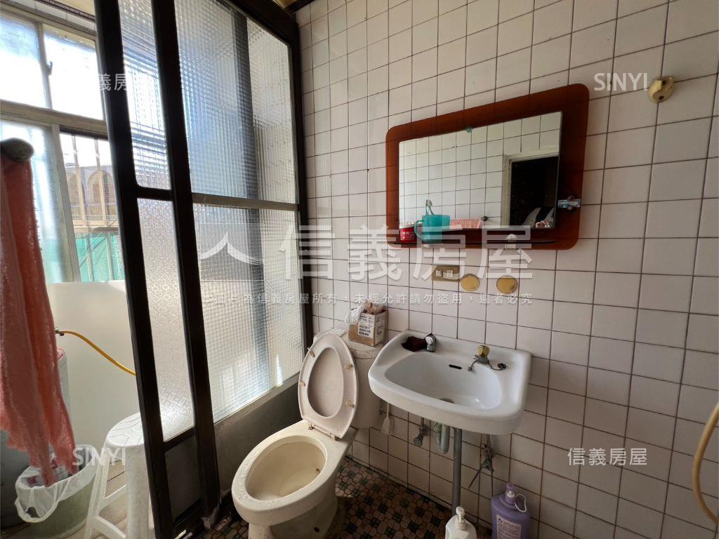 近未來棕線捷運站公寓房屋室內格局與周邊環境