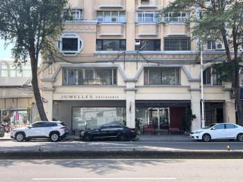亞灣面寬約１４米金店面