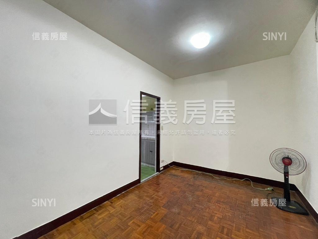 知名建設三面採光方正二樓房屋室內格局與周邊環境