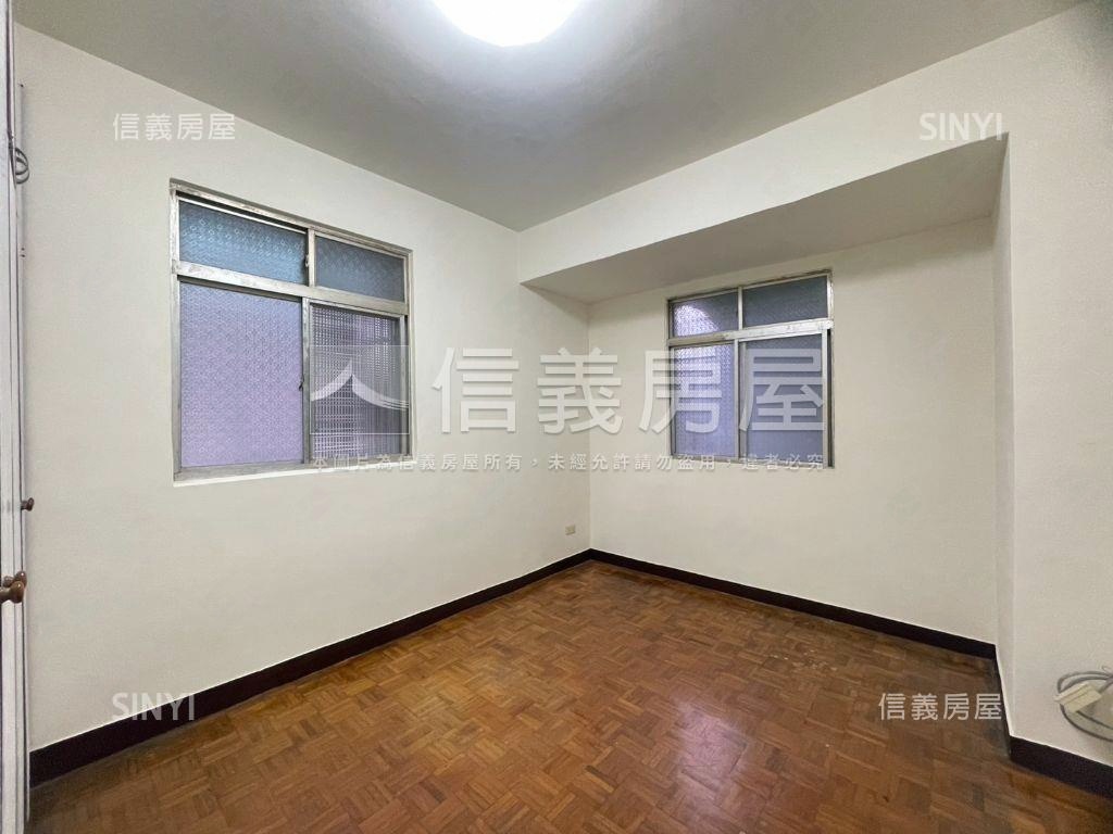 知名建設三面採光方正二樓房屋室內格局與周邊環境
