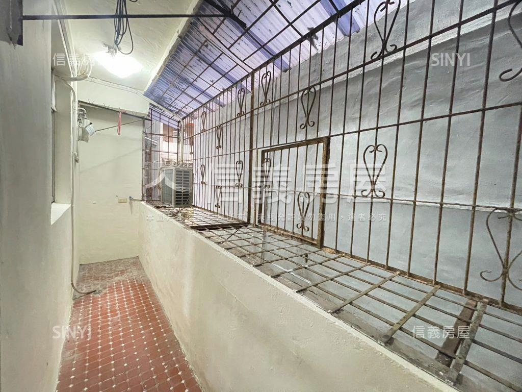 知名建設三面採光方正二樓房屋室內格局與周邊環境