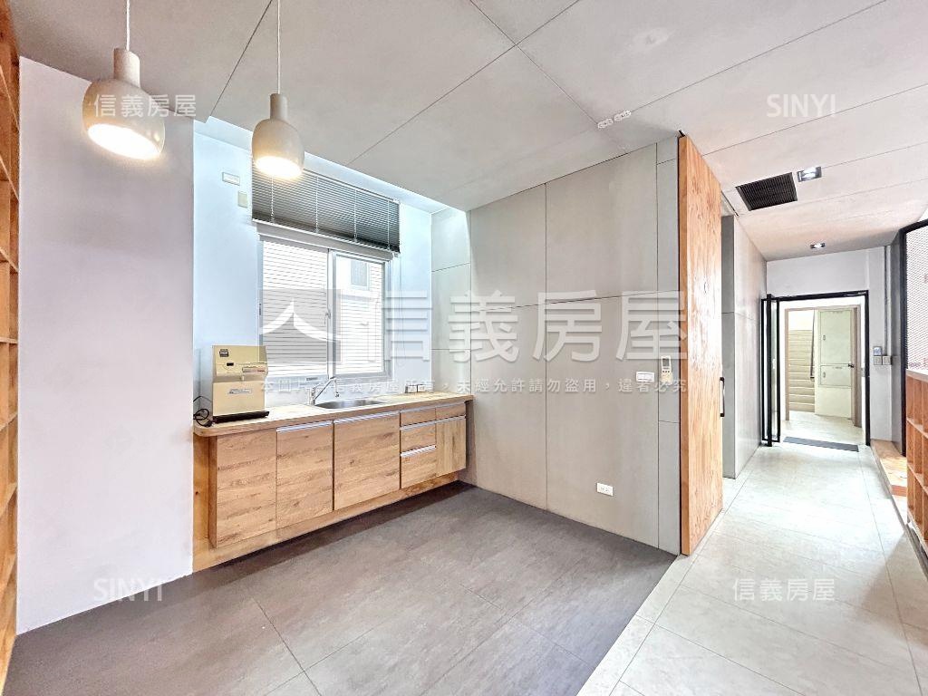 台中１２期大型企業總部房屋室內格局與周邊環境