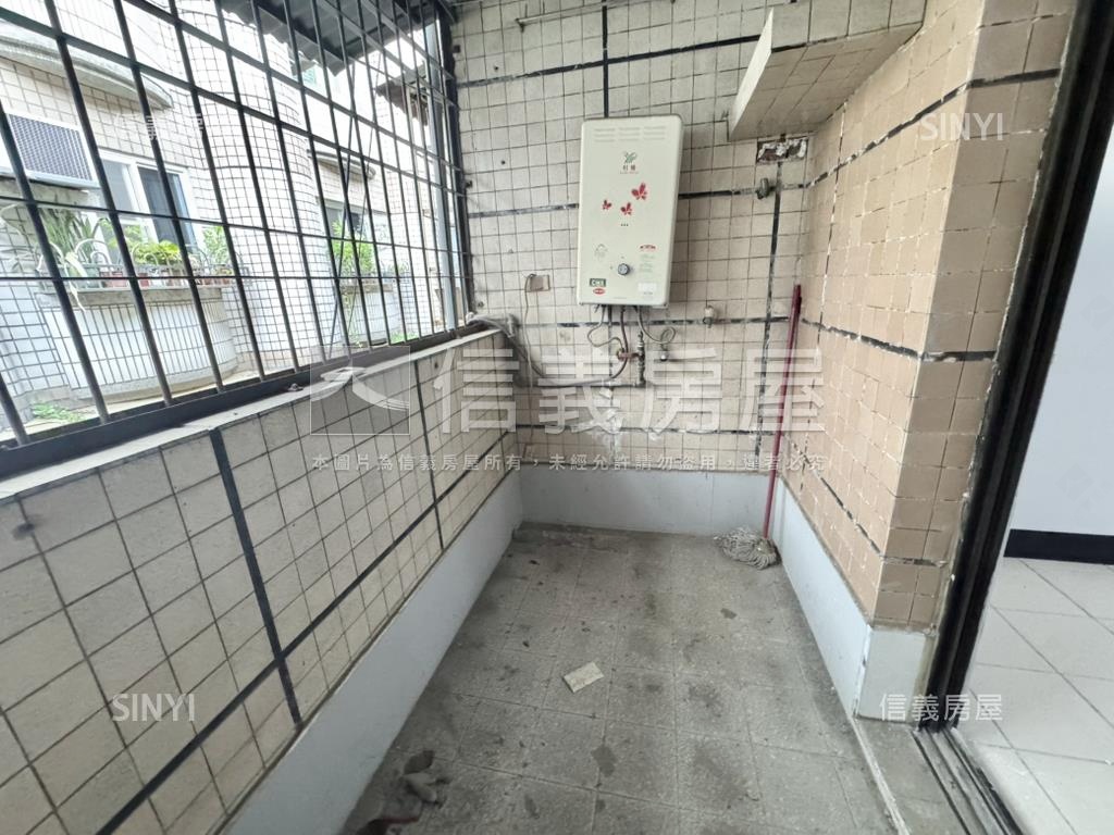 三多捷運．黃金透店房屋室內格局與周邊環境