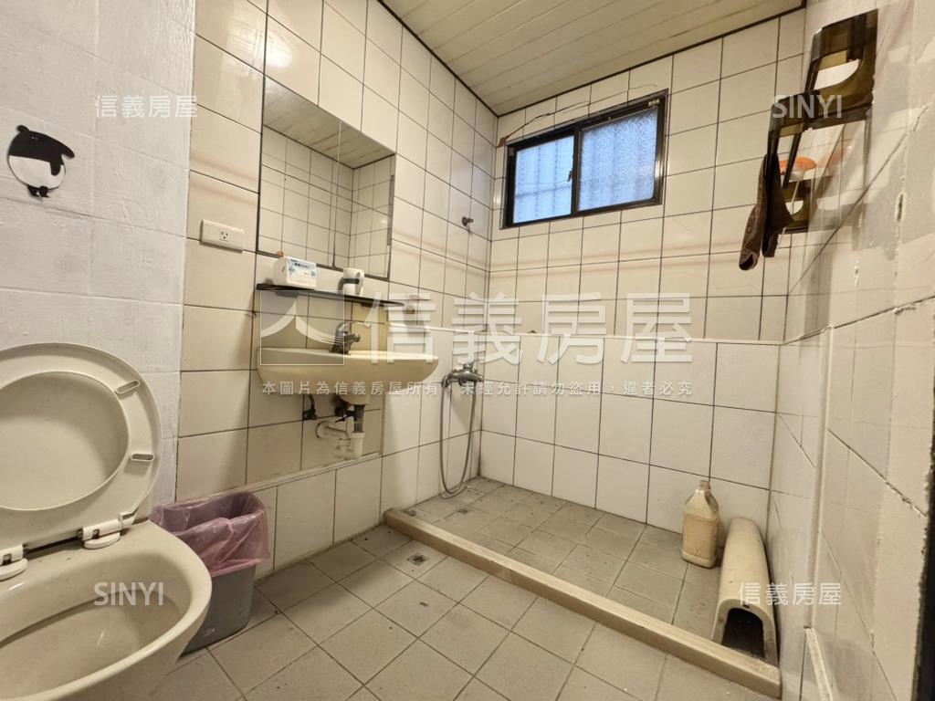 三多捷運．黃金透店房屋室內格局與周邊環境