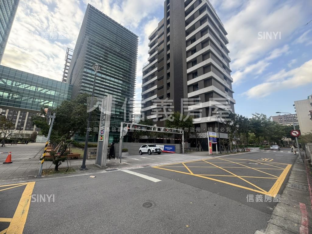 敦峰挑高高樓帝王戶房屋室內格局與周邊環境