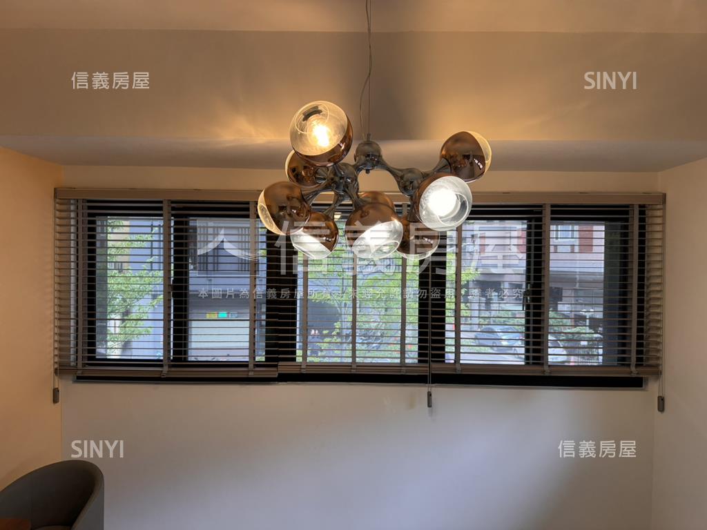 奇品伯爵三角窗樓店雙車位房屋室內格局與周邊環境