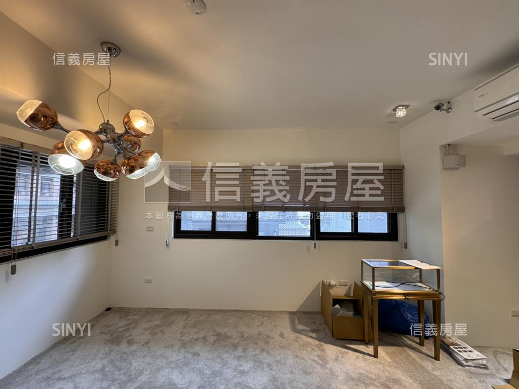 奇品伯爵三角窗樓店雙車位房屋室內格局與周邊環境