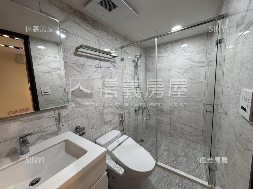 奇品伯爵三角窗樓店雙車位房屋室內格局與周邊環境