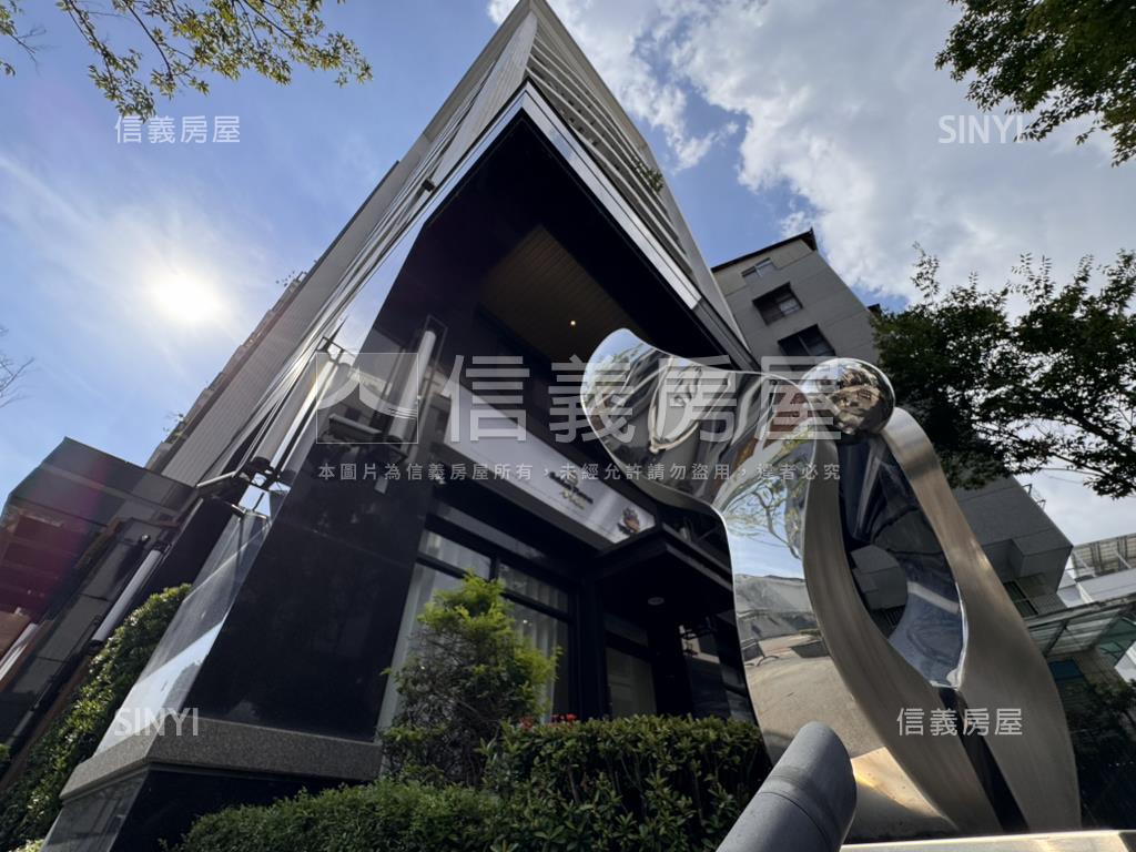 奇品伯爵三角窗樓店雙車位房屋室內格局與周邊環境