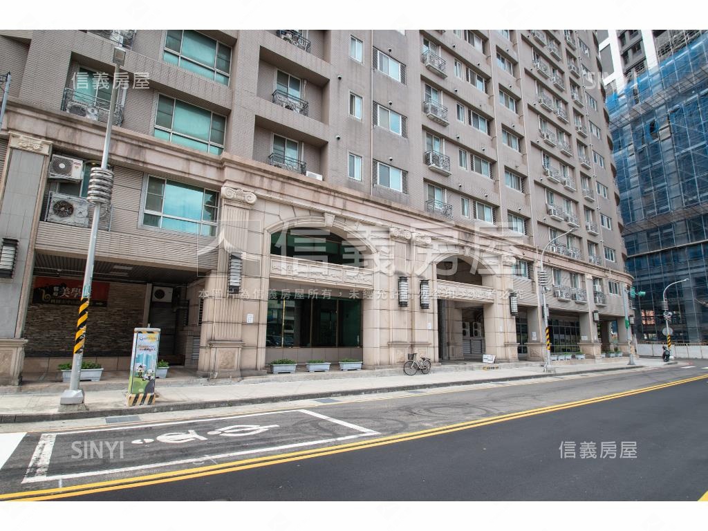 近省道美學苑三房車位房屋室內格局與周邊環境
