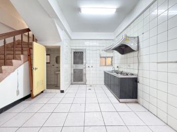 東海商圈旁透天大車位