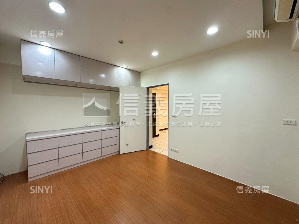 低公設電梯華廈大兩房房屋室內格局與周邊環境