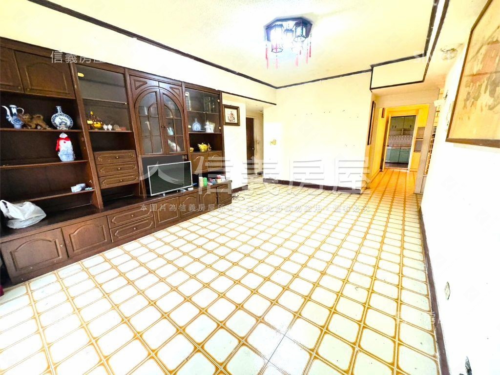 富陽華廈●電梯方正三房房屋室內格局與周邊環境