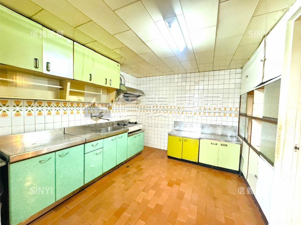 富陽華廈●電梯方正三房房屋室內格局與周邊環境