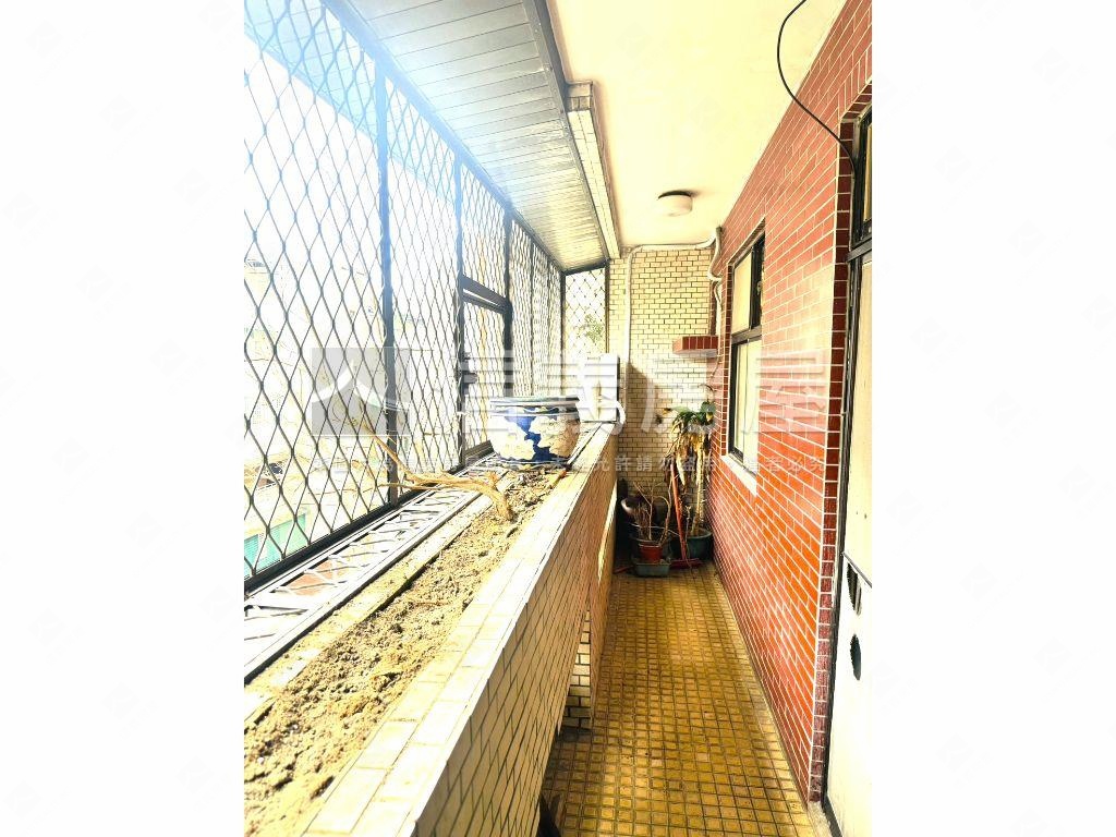 富陽華廈●電梯方正三房房屋室內格局與周邊環境