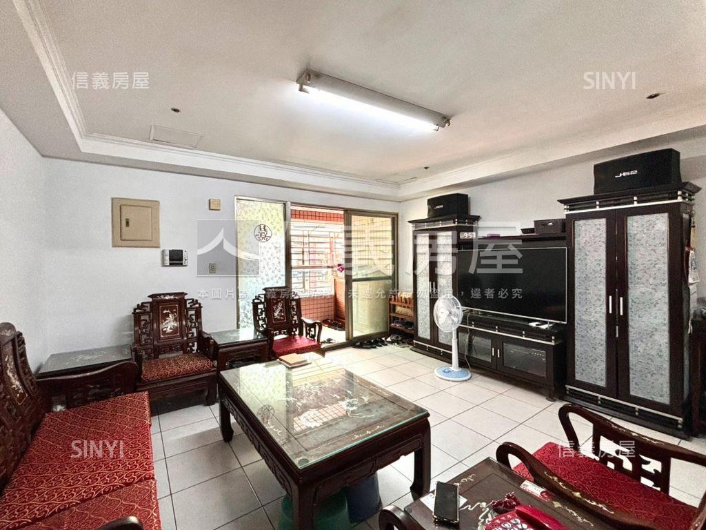 府中捷運ＡＡＡ四房車位房屋室內格局與周邊環境