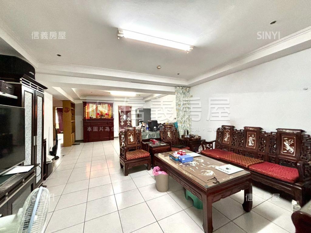 府中捷運ＡＡＡ四房車位房屋室內格局與周邊環境