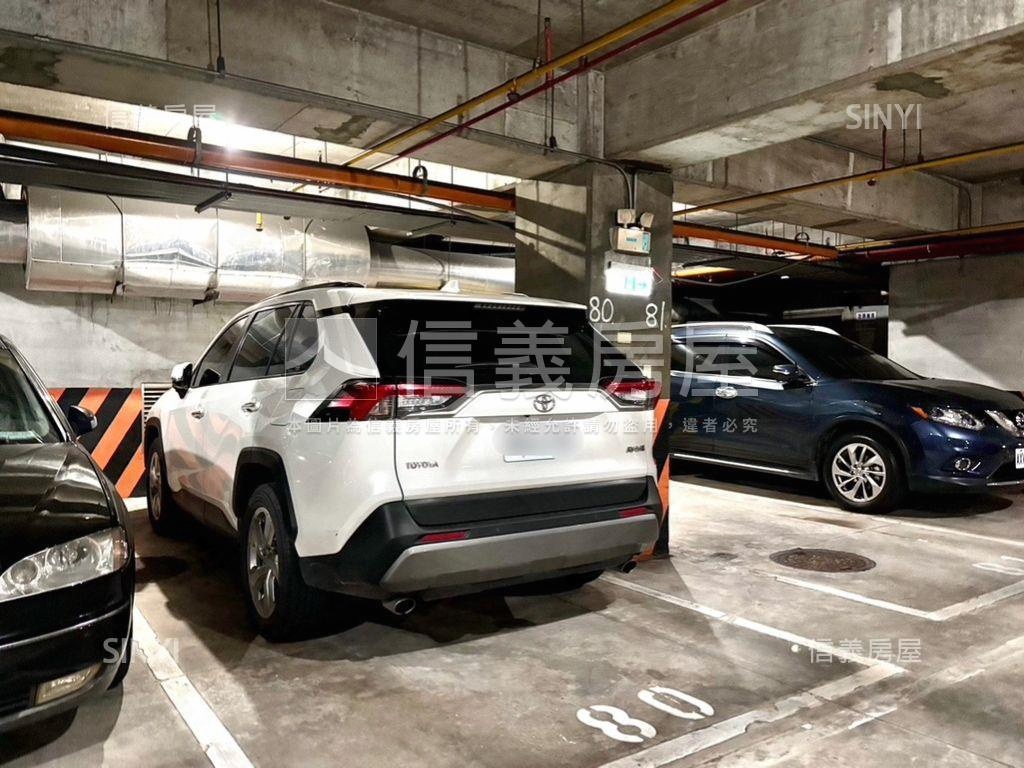 府中捷運ＡＡＡ四房車位房屋室內格局與周邊環境