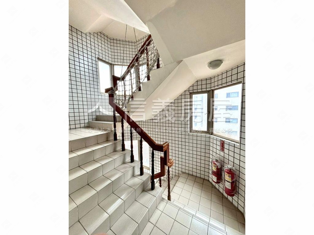 府中捷運ＡＡＡ四房車位房屋室內格局與周邊環境