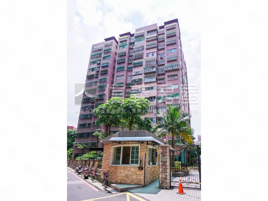 府中捷運ＡＡＡ四房車位房屋室內格局與周邊環境